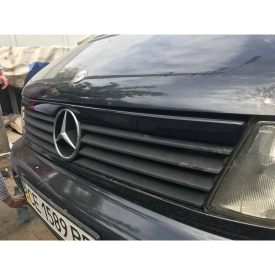 Смужка на решітку (пластик) Чорний мат для Mercedes Vito W638 1996-2003 років