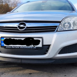 Зимова решітка (2004-2007) Глянцева для Opel Astra H рр