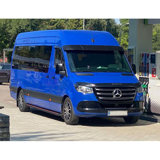 Бокові пороги Maya Red (2 шт., алюміній) Середня база для Mercedes Sprinter W907/W910 2018-2024 рр