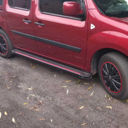 Бокові пороги Maya Red (2 шт., алюміній) Коротка база для Renault Kangoo 2008-2020 рр