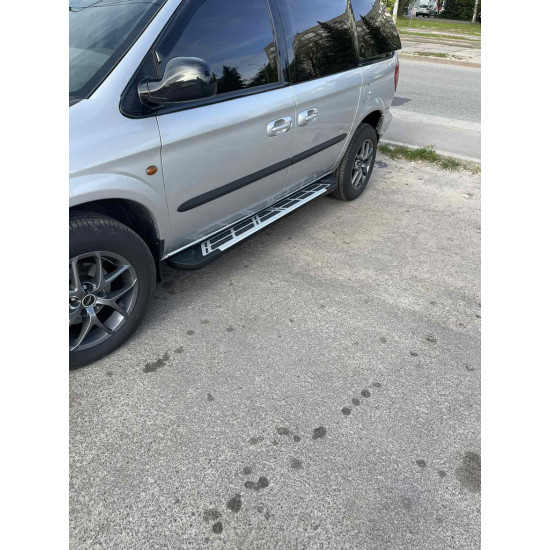 Бокові пороги Sunrise (2 шт., алюміній) для Chrysler Voyager 2001-2007 рр Бокові пороги Sunrise (2 шт., алюміній) для Chrysler Voyager 2001-2007 рр