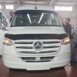 Козирьок на лобове скло (чорний глянець, 5мм) для Mercedes Sprinter W907/W910 2018-2024 рр