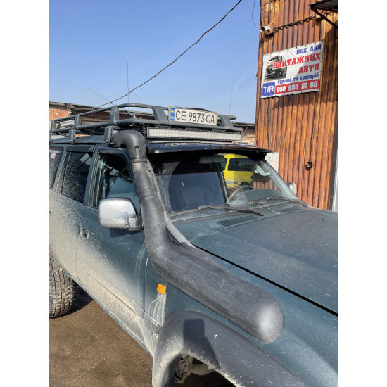 Козирок на лобове скло для Toyota Land Cruiser 80 Козирок на лобове скло для Toyota Land Cruiser 80
