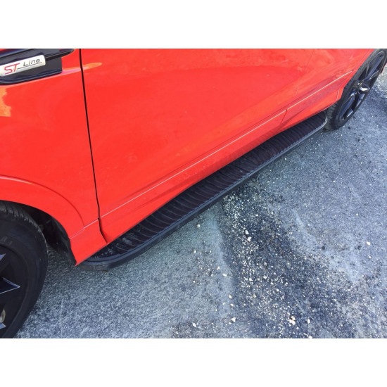 Бокові пороги Tayga Black (2 шт., Алюміній) З чорним листям на дверях для Ford Kuga/Escape 2013-2019 рр Бокові пороги Tayga Black (2 шт., Алюміній) З чорним листям на дверях для Ford Kuga/Escape 2013-2019 рр