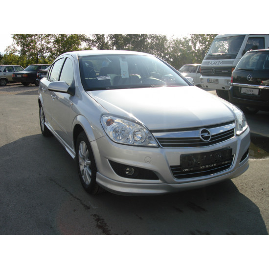 Передня нижня накладка Sedan (під фарбування) для Opel Astra H 2004-2013рр