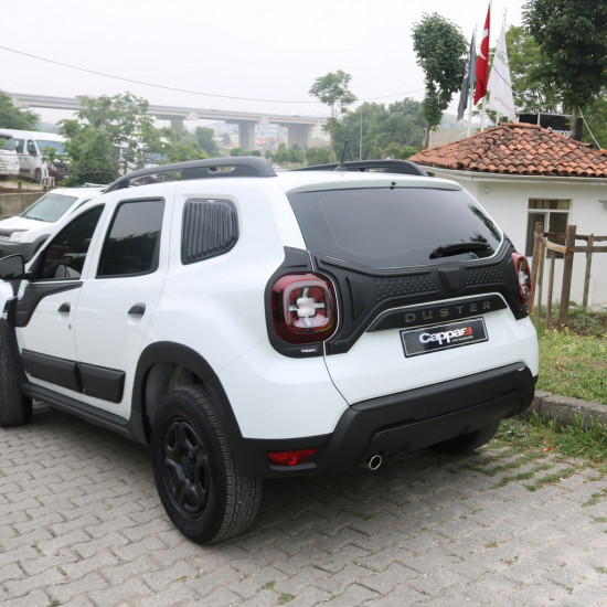 Пластикова накладка на кришку багажника (3 деталі) для Dacia Duster 2018-2024 рр