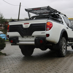 Пластикова накладка на кришку багажника для Mitsubishi L200 2006-2015 рр